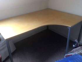 Freecycle Large Desk in excellent condition.