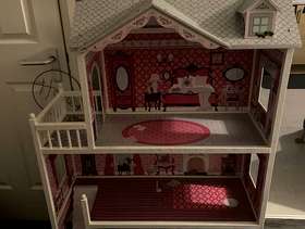 Freecycle Dolls house
