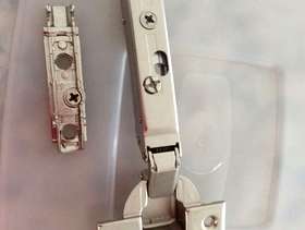 Freecycle Kitchen door hinges